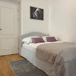 Modern Luxury With Garden Apartment *