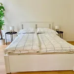 Modern Luxury With Garden Apartment Prag