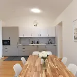 Modern Luxury With Garden Apartment *