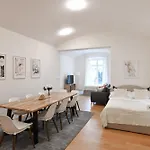 Modern Luxury With Garden Apartment Prag