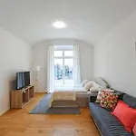 Apartment Modern Luxury With Garden