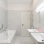 Modern Luxury With Garden شقة *