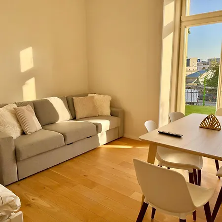 Апартаменты Modern Luxury With Garden Прага