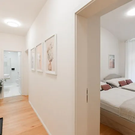 Διαμέρισμα Modern Luxury With Garden Πράγα