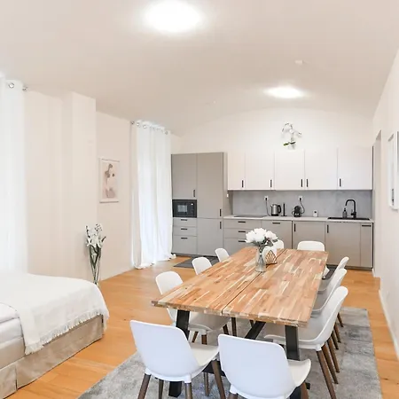 Modern Luxury With Garden Apartment *