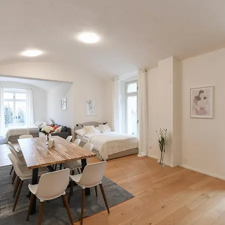 Modern Luxury With Garden Apartment *