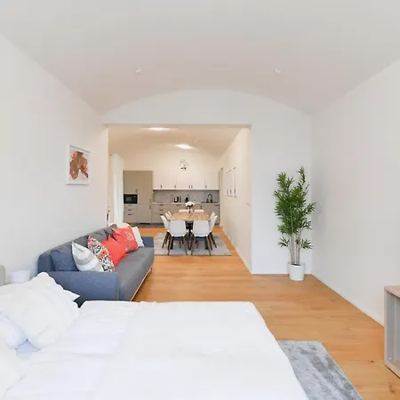 Modern Luxury With Garden Apartment Prague