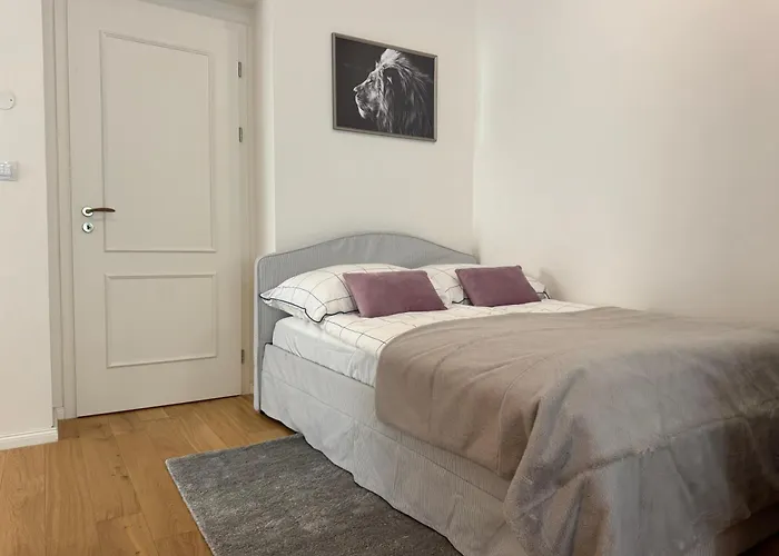 Modern Luxury With Garden Διαμέρισμα *