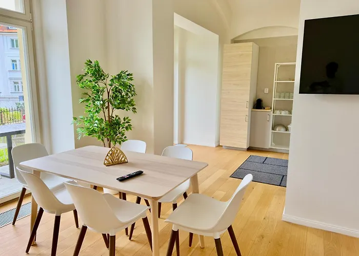 Modern Luxury With Garden Πράγα
