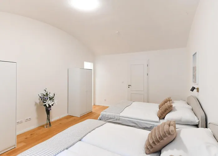Modern Luxury With Garden Διαμέρισμα