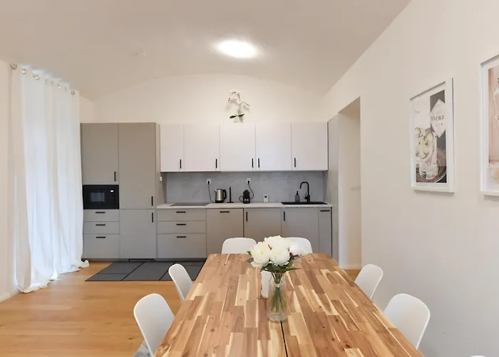 Modern Luxury With Garden Διαμέρισμα *