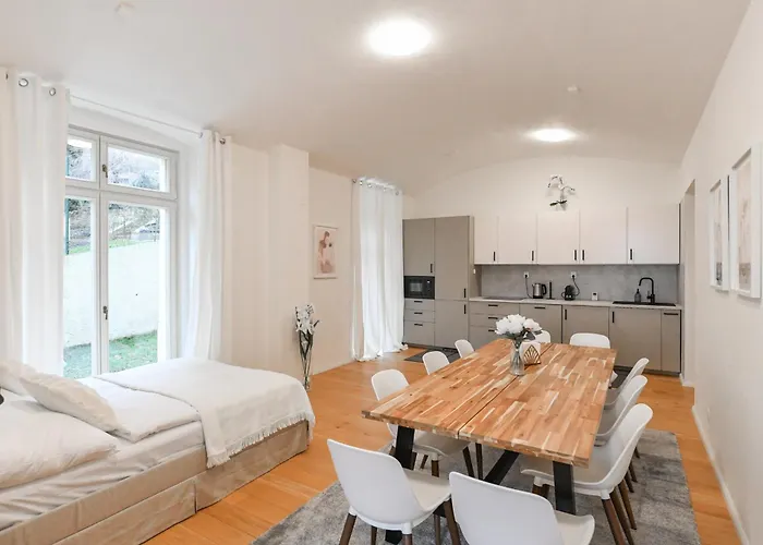 Modern Luxury With Garden Διαμέρισμα