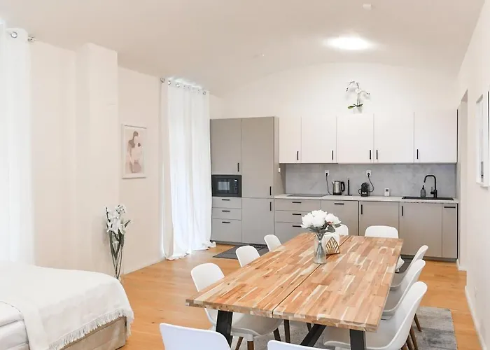 Modern Luxury With Garden Διαμέρισμα *