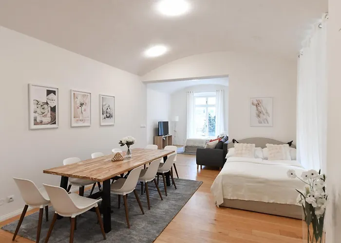 Modern Luxury With Garden Διαμέρισμα Πράγα