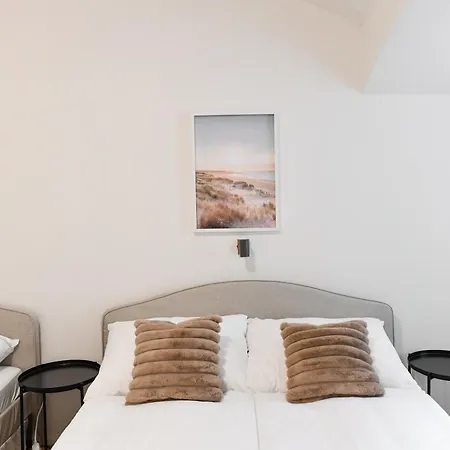 Modern Luxury With Garden Daire *