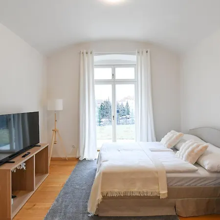 Modern Luxury With Garden * Prag