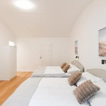 Daire Modern Luxury With Garden