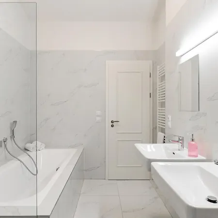 Modern Luxury With Garden Daire *